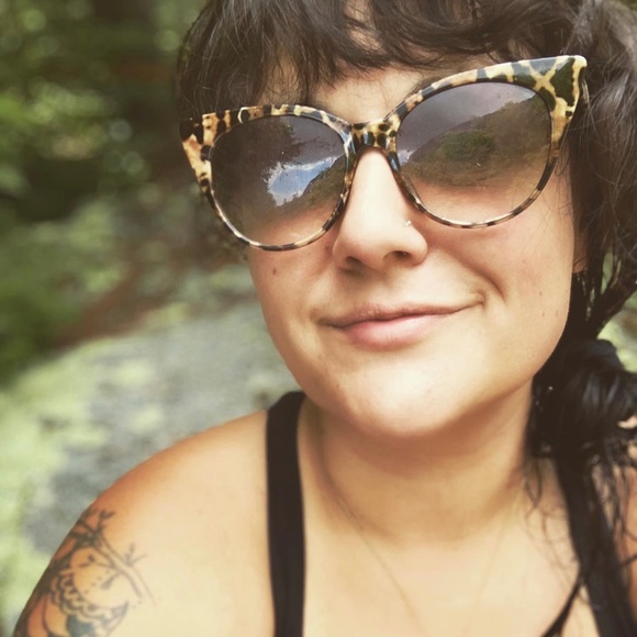 Meet your Posher, Julie - Picture 1 of 1